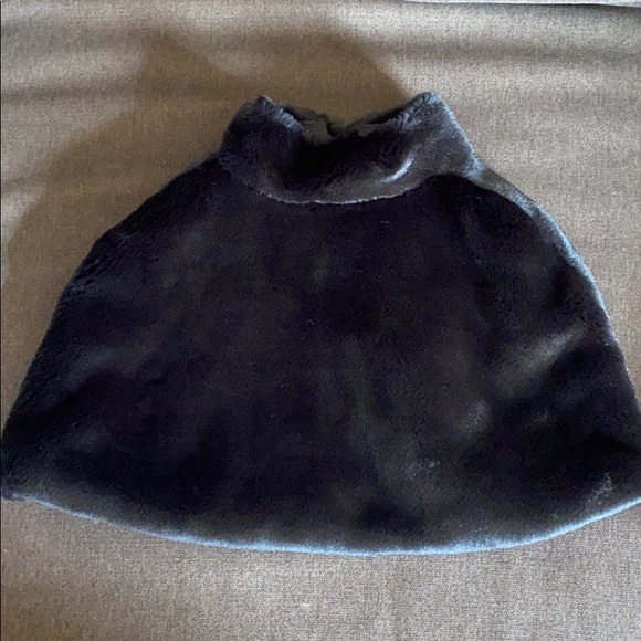 Girls over the shoulder cape - Picture 2 of 4